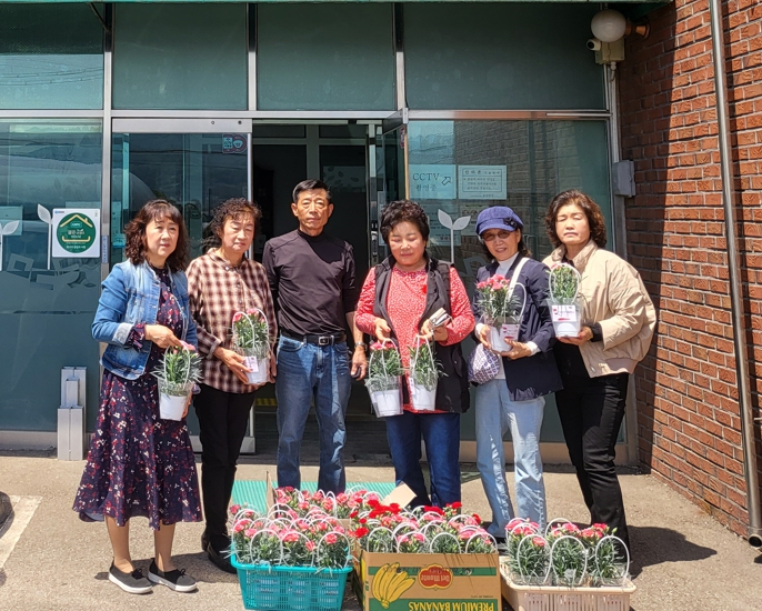 양주시 은현면 주민자치위원회, 사랑 愛 카네이션 전달 이미지