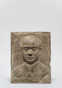 합성수지 원형(류근창 장군 부조) 이미지