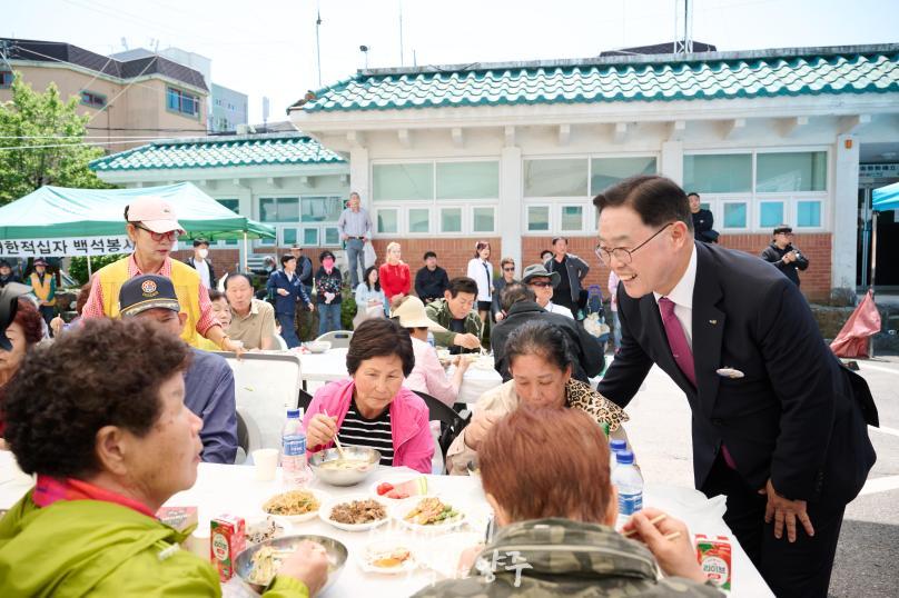 백석읍 경로잔치 의 사진