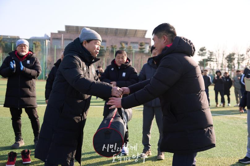 양주시축구협회 연령별 시무식 의 사진