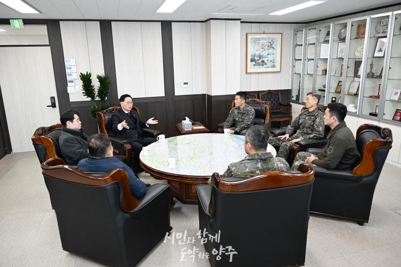 제25사단 위문 방문 의 사진