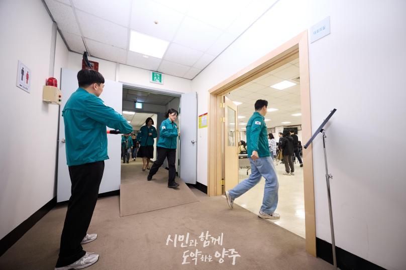 공습경보 민방위 훈련 의 사진