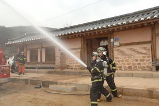 목조문화재 화재진화훈련 의 사진