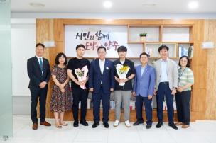 의원면직 공무원 간담회 의 사진