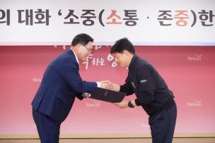 직원과의 대화 의 사진