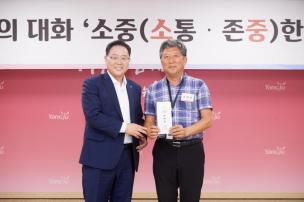직원과의 대화 의 사진
