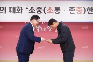 직원과의 대화 의 사진