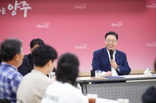 직원과의 대화 의 사진