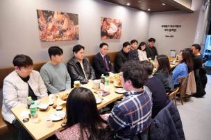 직원과의 대화 의 사진
