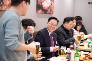 직원과의 대화 의 사진