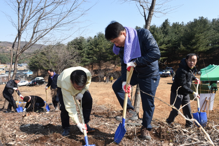 제74회 식목일 나무심기 행사 이미지5