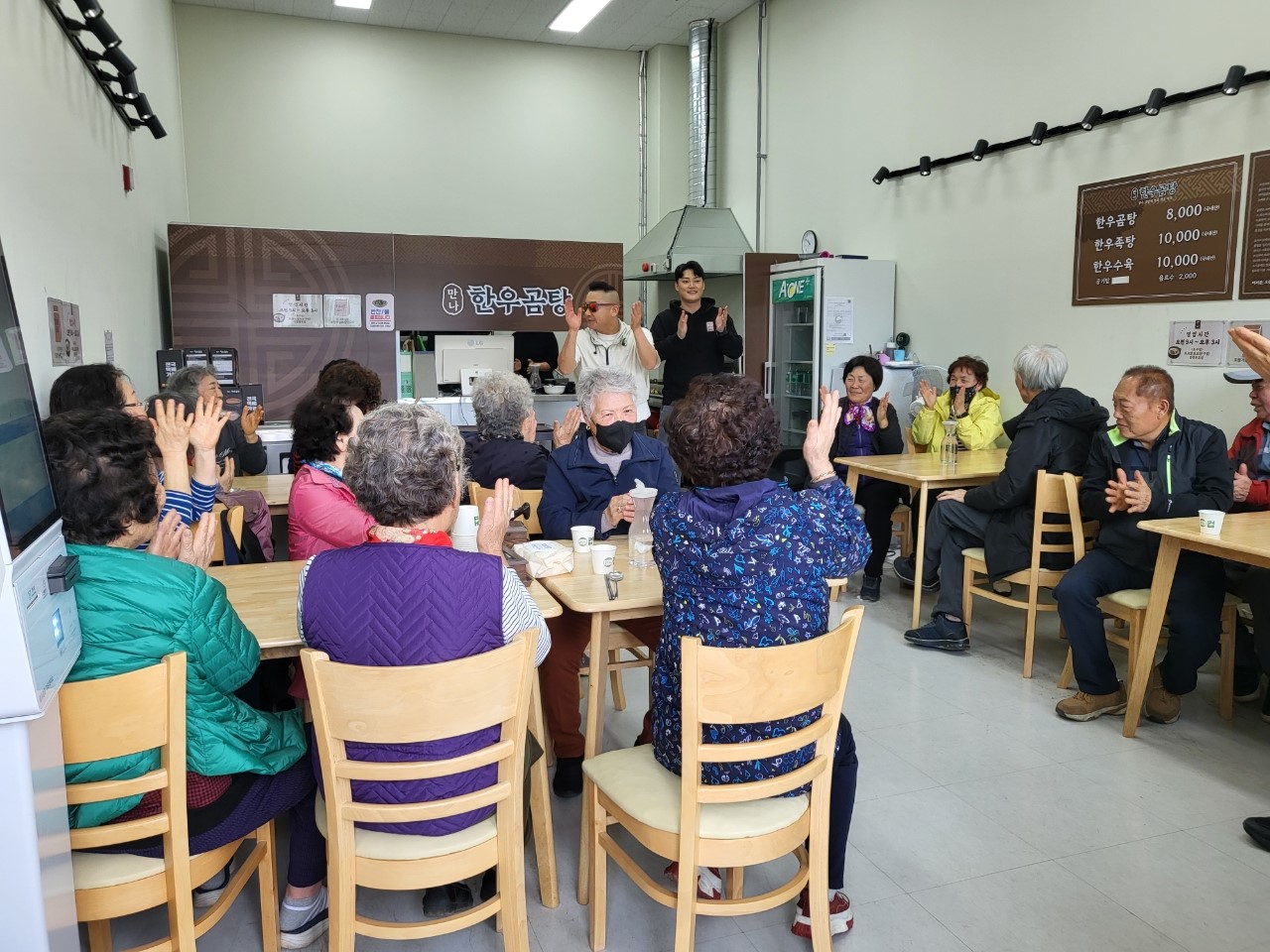 연예인 봉사단, 옥정1동에서 따뜻한 나눔… 노현태·김경민 어르신 위한 무대 이미지