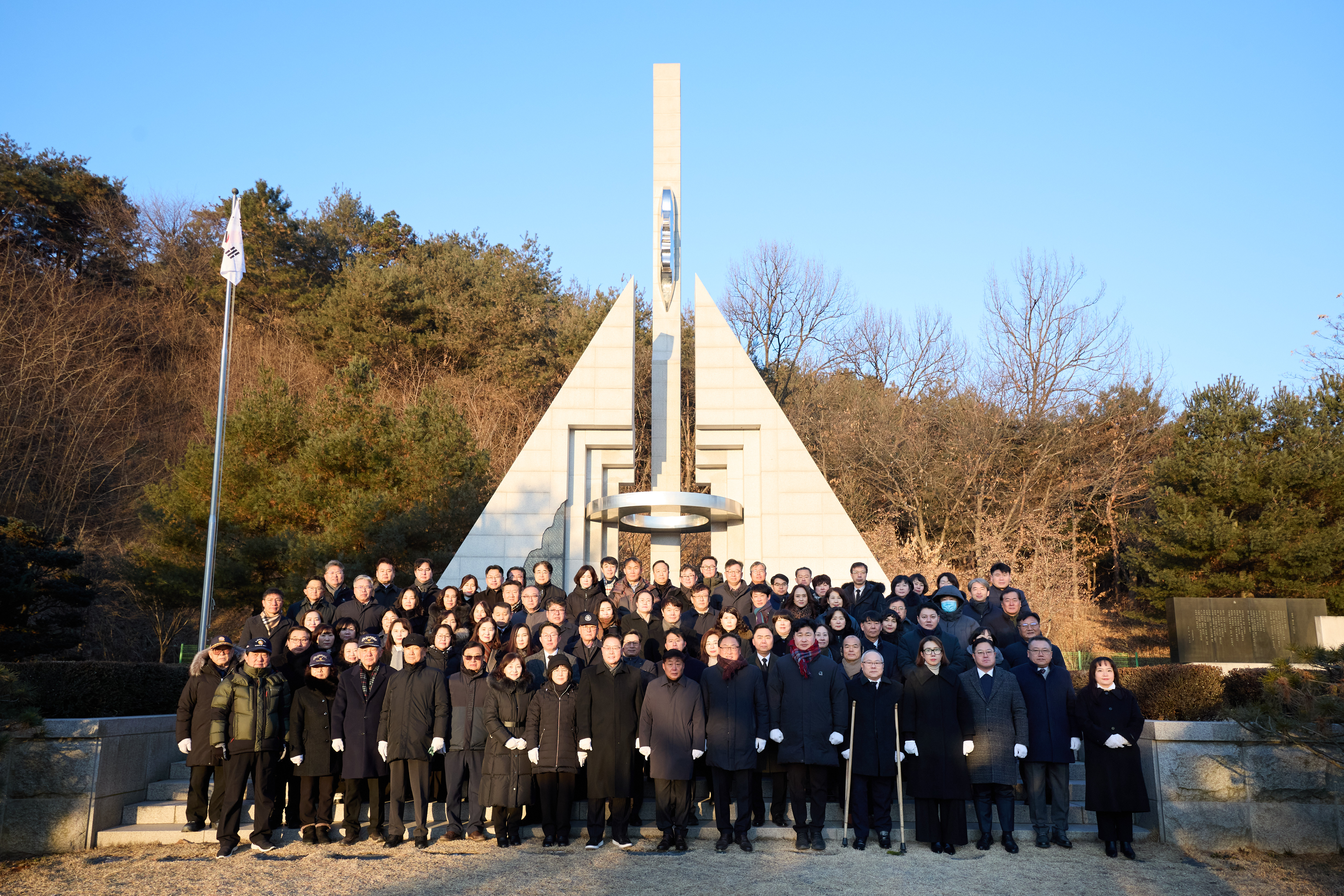 양주시, 현충탑 참배로 2026년 병오년 첫 출발 이미지