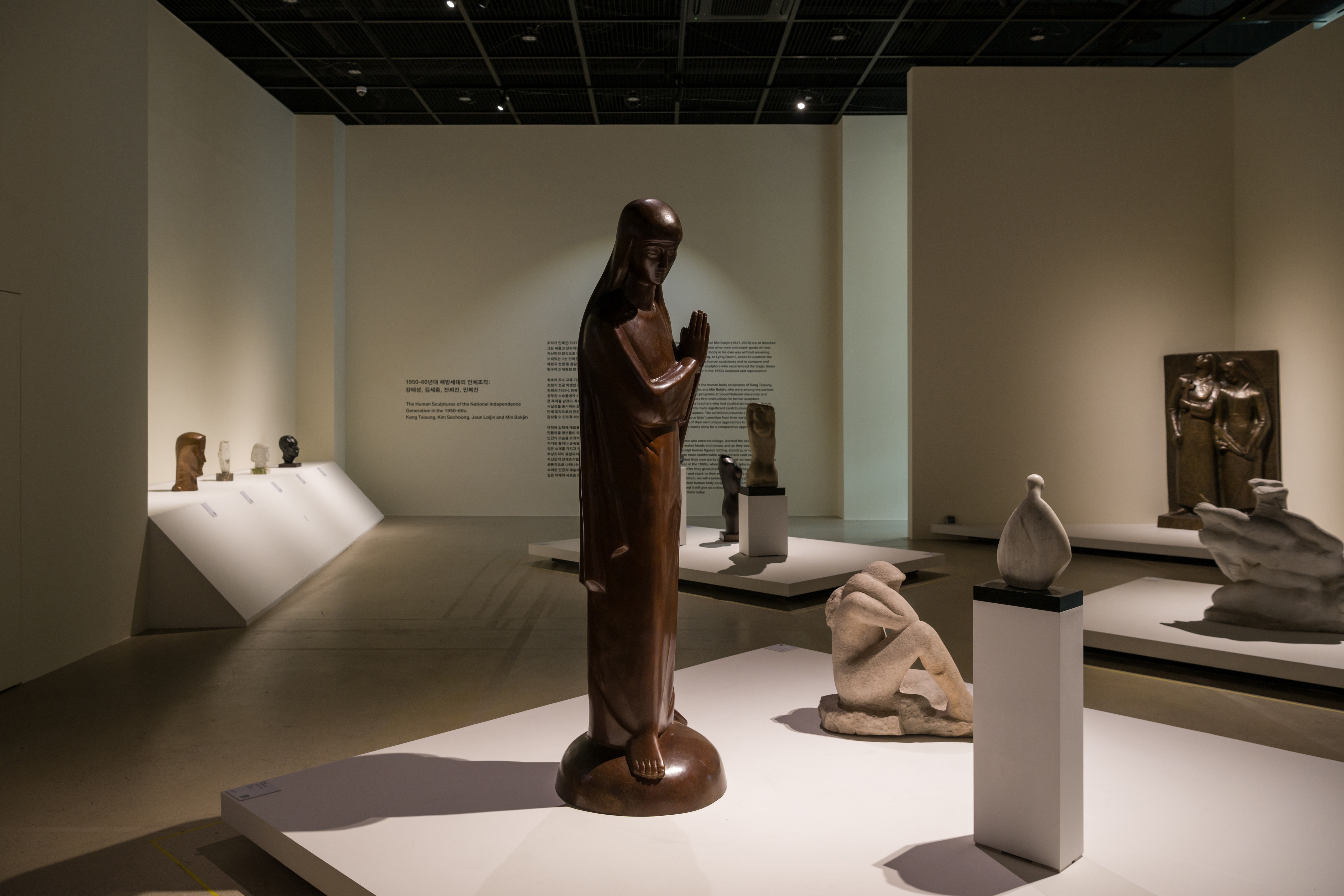 앉거나 서거나 누워있는 I : 1950-60년대 해방세대의 인체조각 이미지9