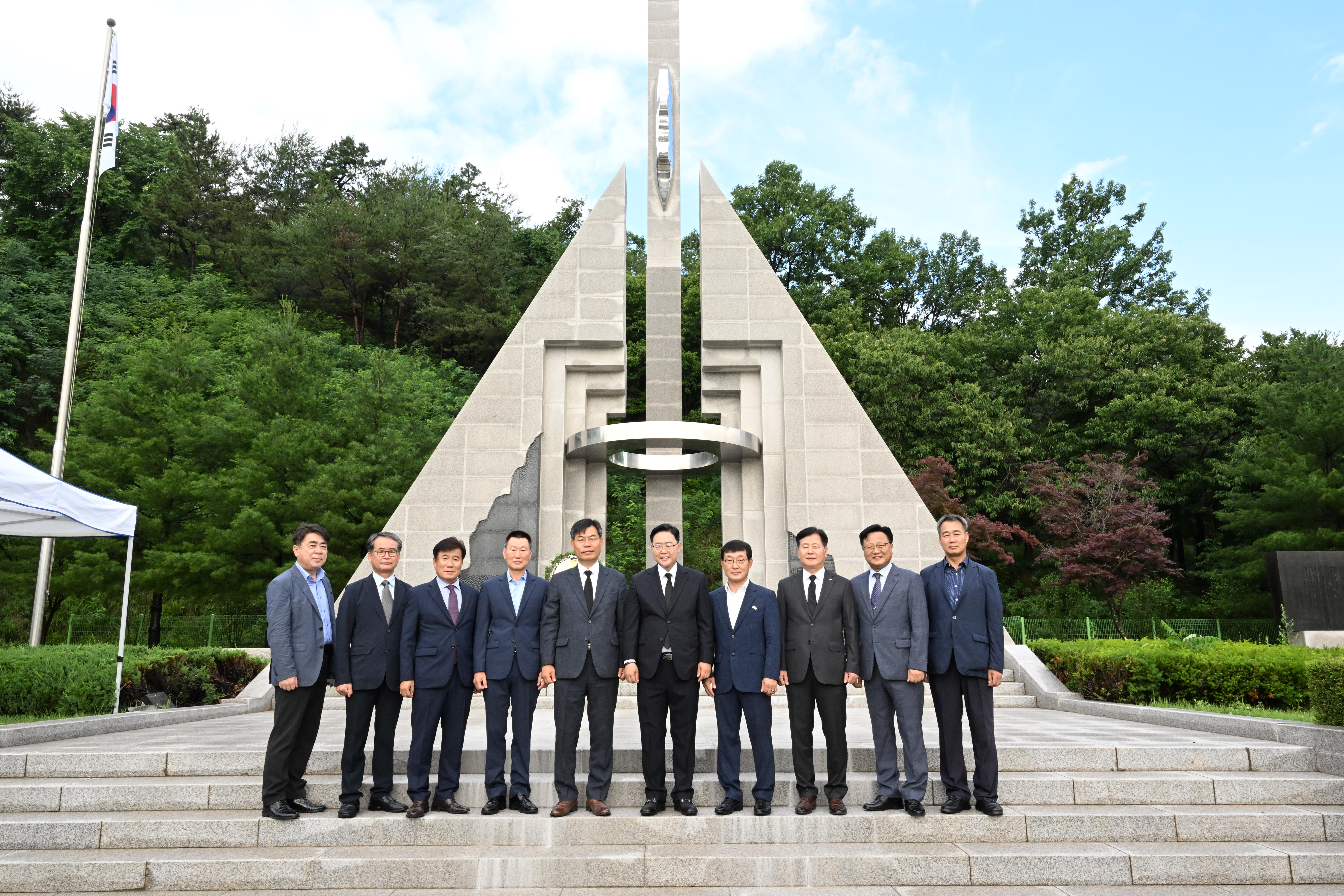 2022-07-01 강수현 양주시장, 현충탑 참배로 공식 일정 시작 이미지