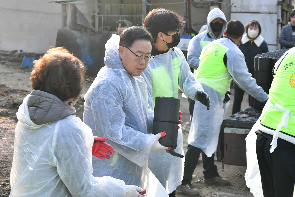 2022-11-26 가온로타리클럽 사랑의 연탄나눔 봉사 이미지