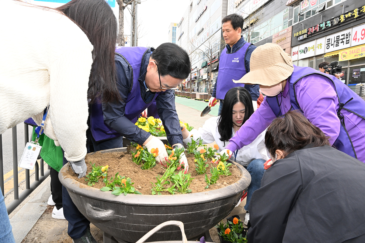 2023-04-04 양주시 꽃길 가꾸기 이미지5