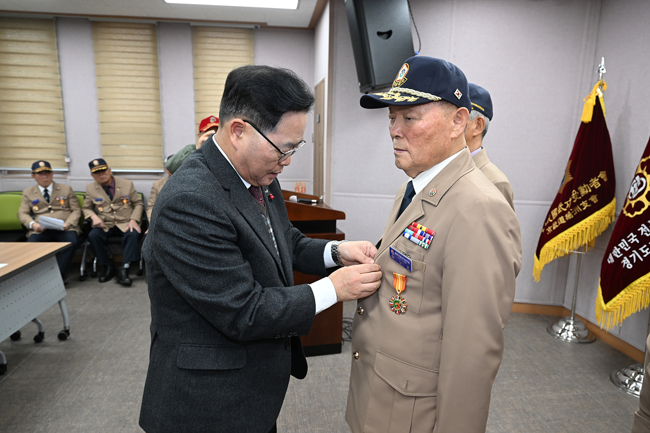 2024-12-17 월남전참전자회 영웅제복 착복식 이미지