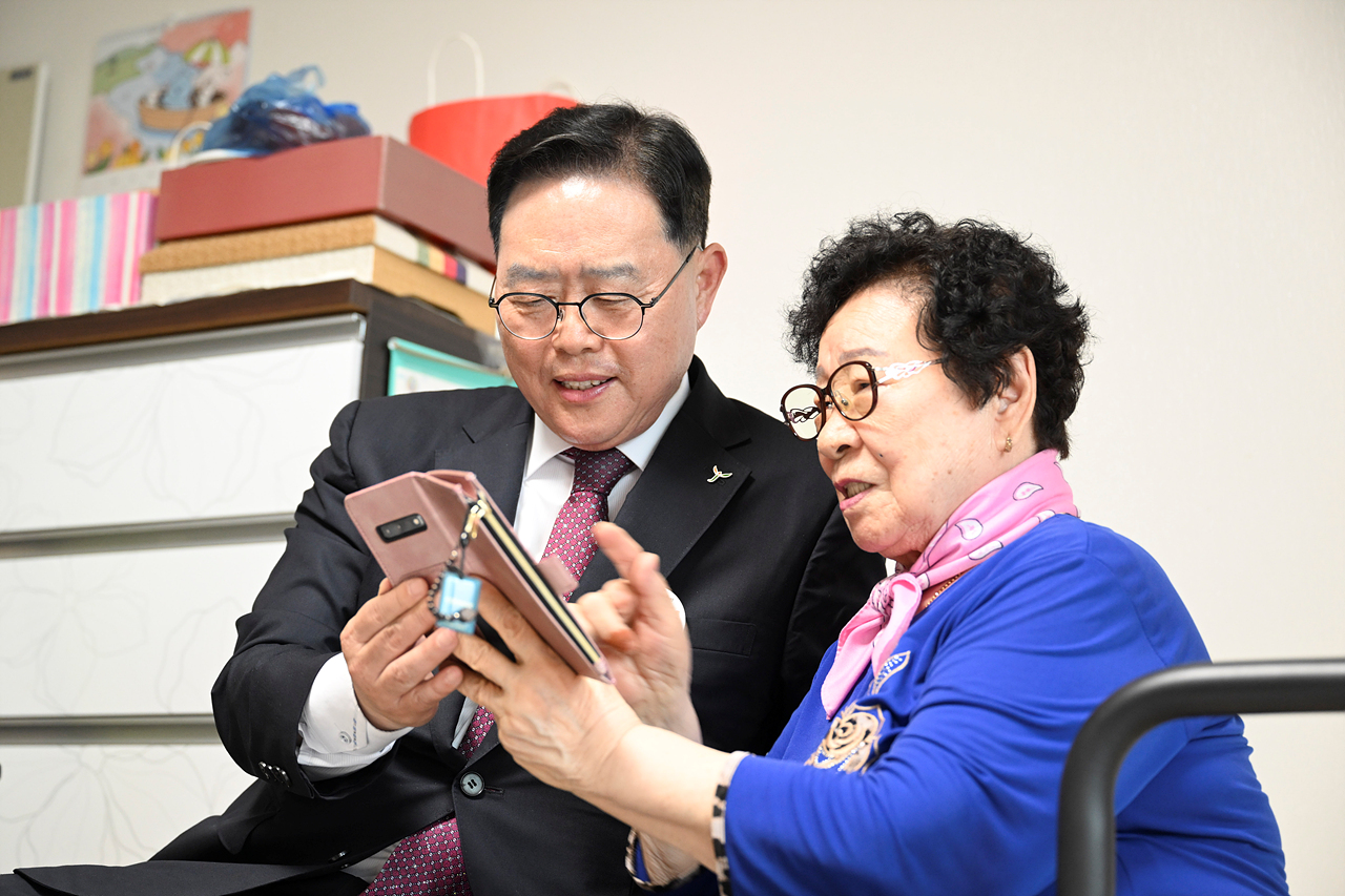 2025-04-22 홀몸 어르신 위문 이미지