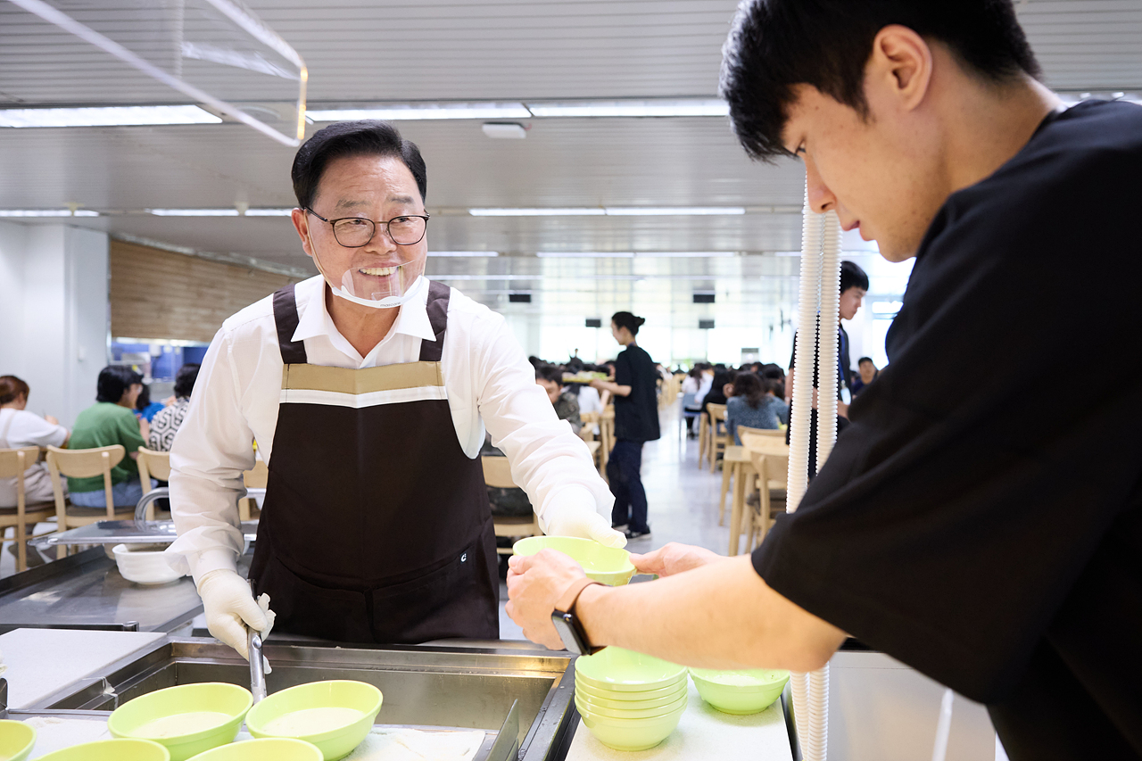2025-07-29 직원식당 배식 봉사 이미지