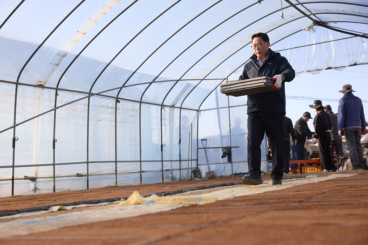 2026-04-07 광적면 효촌리 못자리 설치 농가 격려 이미지