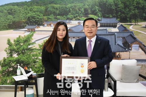 헬로비젼 감사장 수여 의 사진