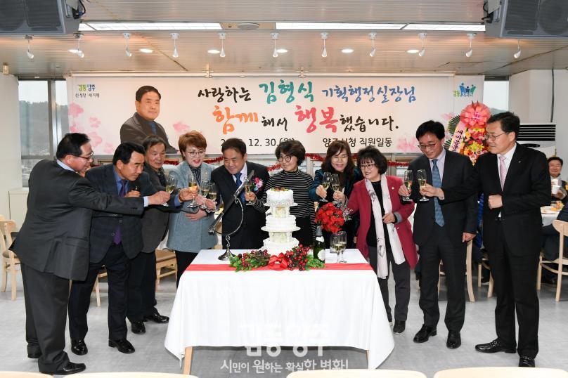 기획행정실장님 퇴임간담회 의 사진