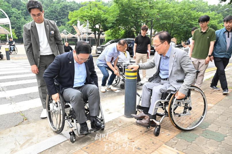이동약자 불편사항 휄체어 체험 의 사진