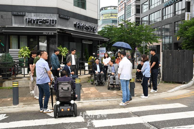 이동약자 불편사항 휄체어 체험 의 사진