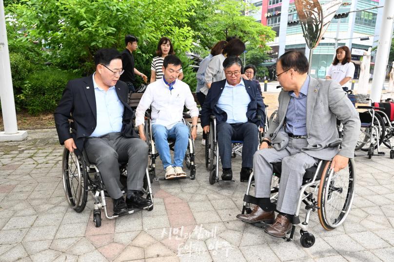 이동약자 불편사항 휄체어 체험 의 사진