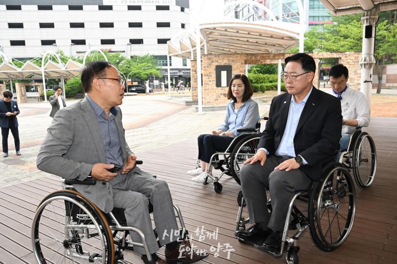 이동약자 불편사항 휄체어 체험 의 사진