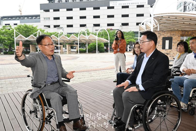 이동약자 불편사항 휄체어 체험 의 사진