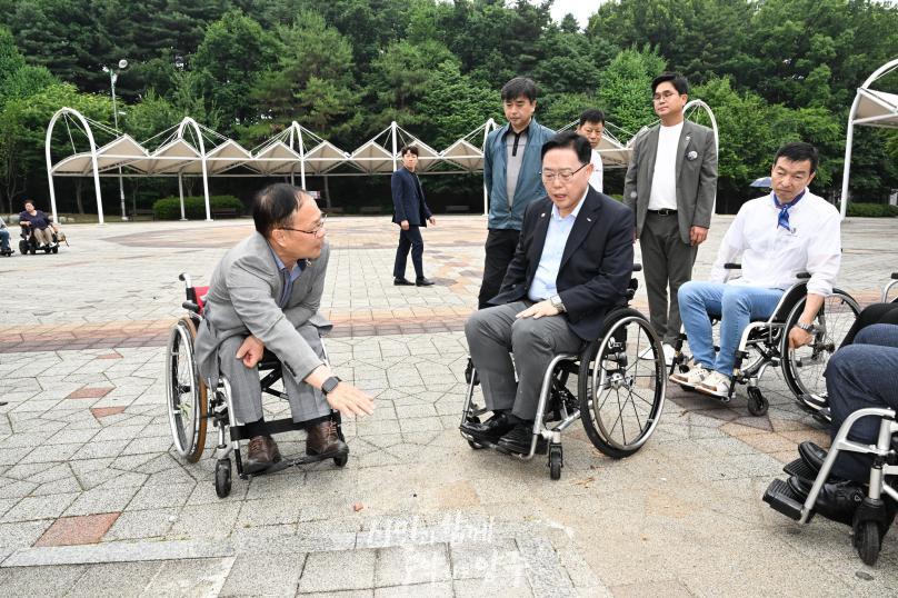이동약자 불편사항 휄체어 체험 의 사진