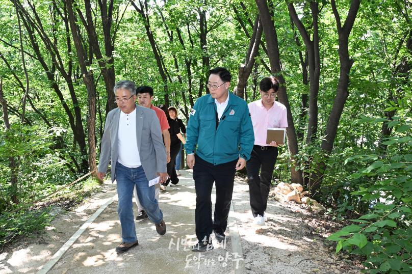 하늘물공원 맨발걷기 길조성 현장 방문 사진