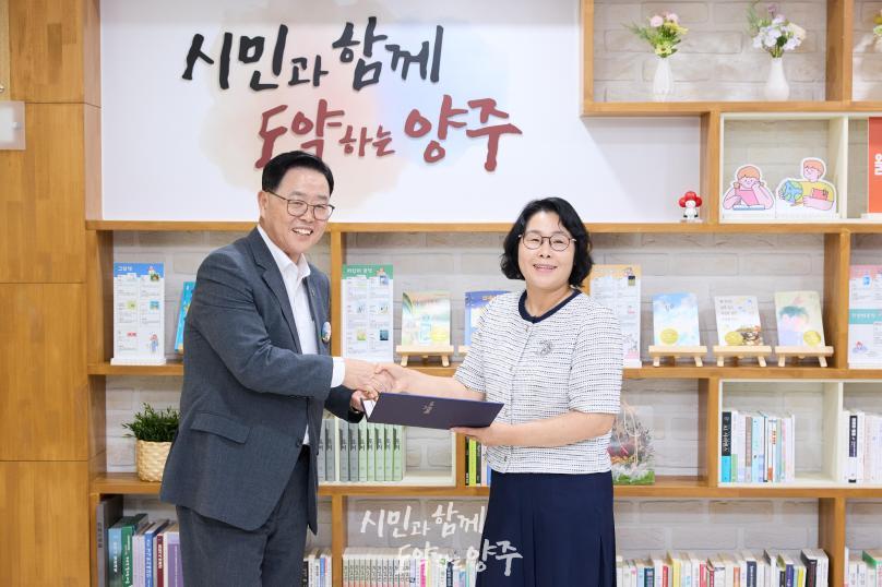 임용장 교부식 의 사진