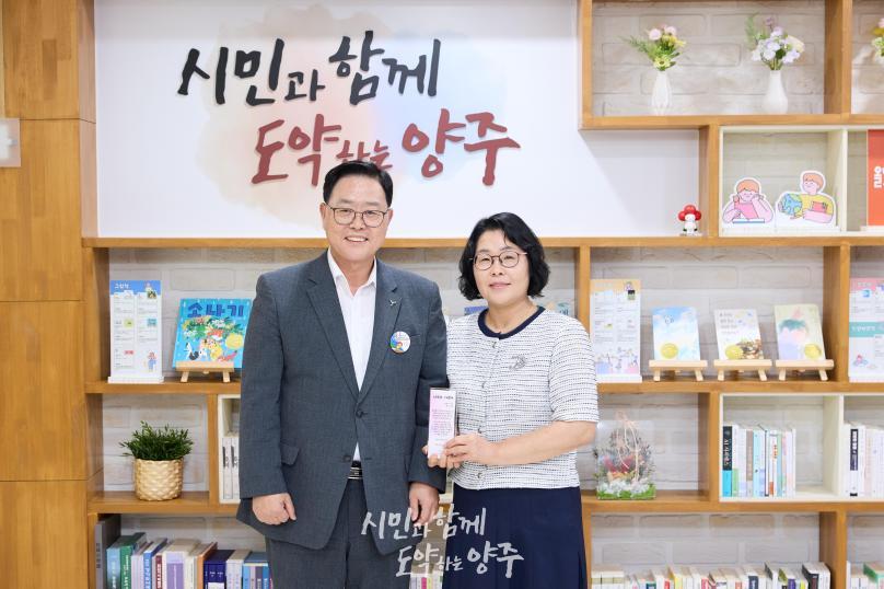 임용장 교부식 의 사진