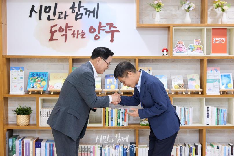 임용장 교부식 의 사진