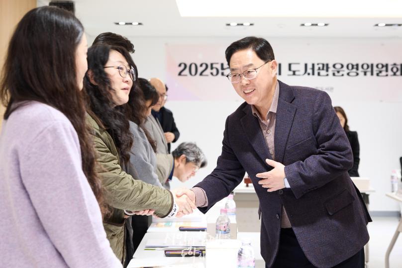 도서관 운영위원회 의 사진