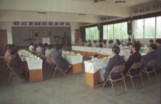 궁정자문위원회 회의 사진