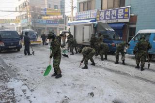 군부대 제설작업 사진