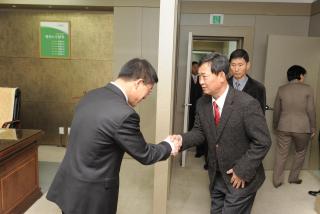 김준호부시장 사령장 의 사진