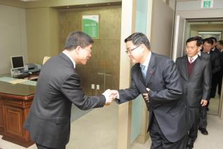 김준호부시장 사령장 의 사진