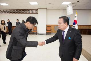 6급 이하 공무원 임용장 수여 사진