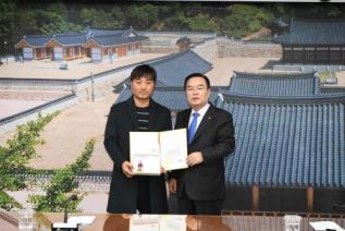 우수공무원 표창장 수여식 의 사진