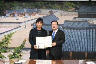 우수공무원 표창장 수여식 의 사진