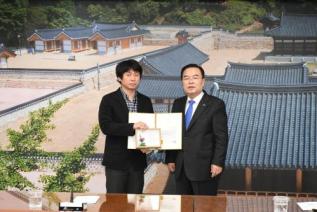 우수공무원 표창장 수여식 의 사진