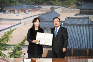 우수공무원 표창장 수여식 의 사진