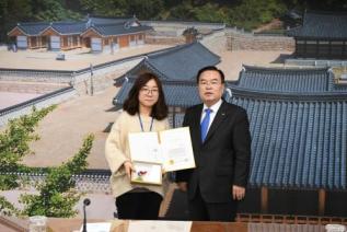 우수공무원 표창장 수여식 의 사진