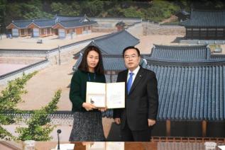 우수공무원 표창장 수여식 의 사진