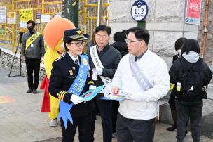 초등학교 개학기 교통안전 캠페인 의 사진